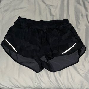 Lululemon Hottie Hot Low-Rise Lined Short 2.5”